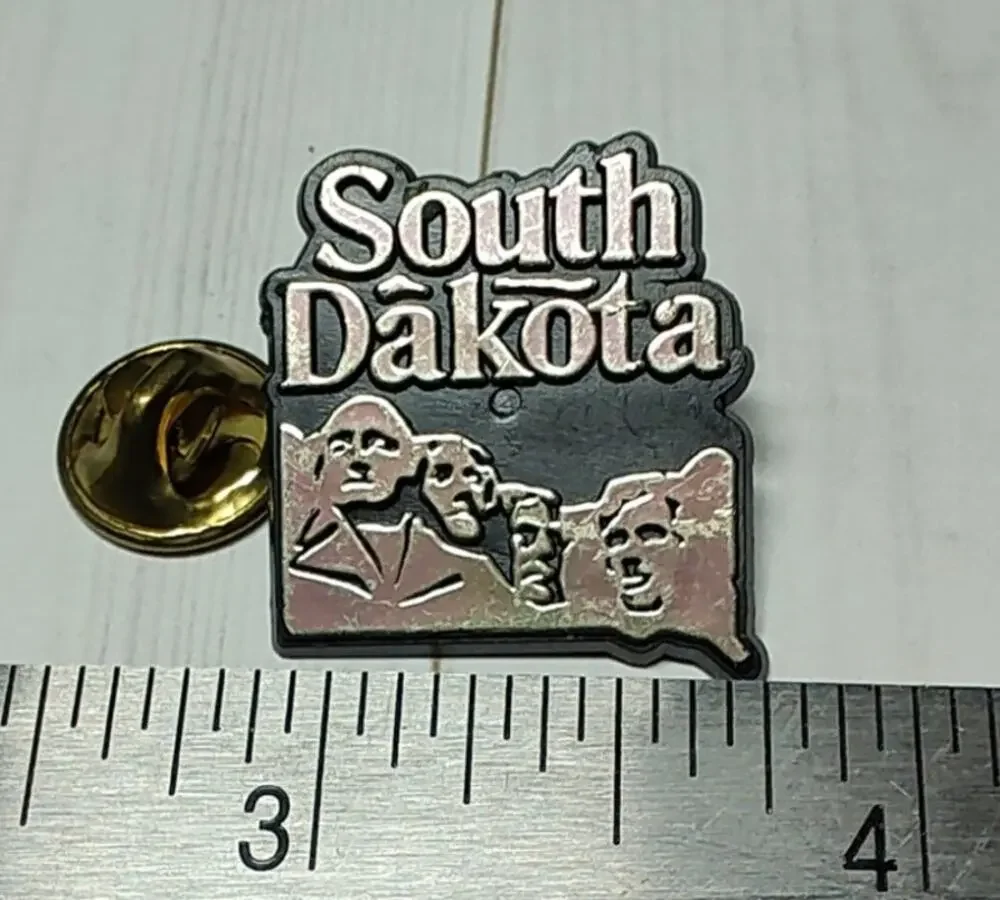 South Dakota Mount Rushmore Gold & Black Plastic Souvenir Travel Pin